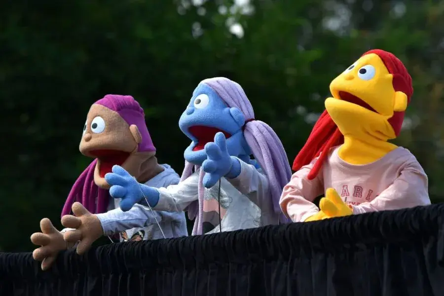 Puppet power serving